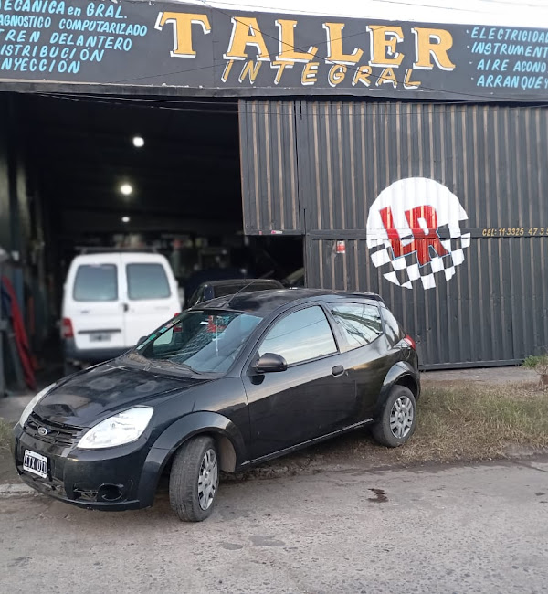 Frente del taller LR Sport